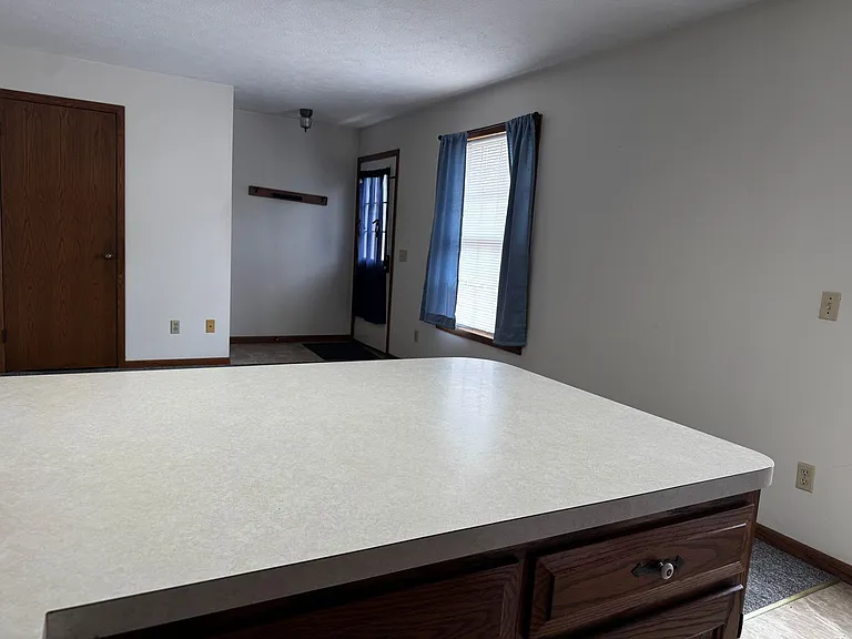 127 E Adams St #B7 — Photo 12
