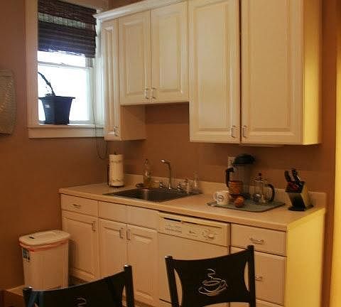 eat-in kitchen