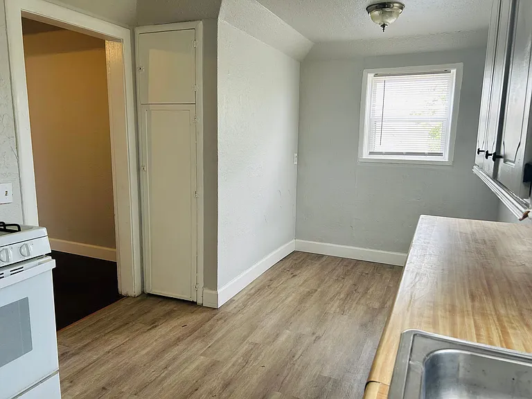 216 NE 4th St #218 — Photo 12