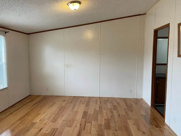 102 Shelby St — Photo 5