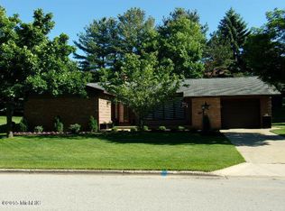 363 11th St, Manistee, MI 49660