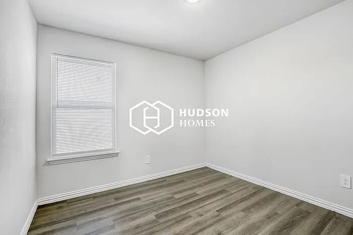 471 Bobbie St — Photo 9