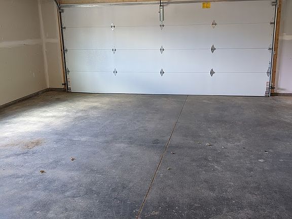 5th image of 3253 Gateway Dr Unit 5