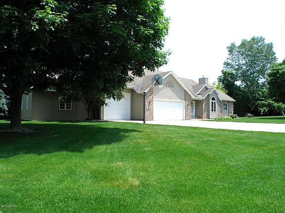2nd image of 868 Bluff Lake Dr