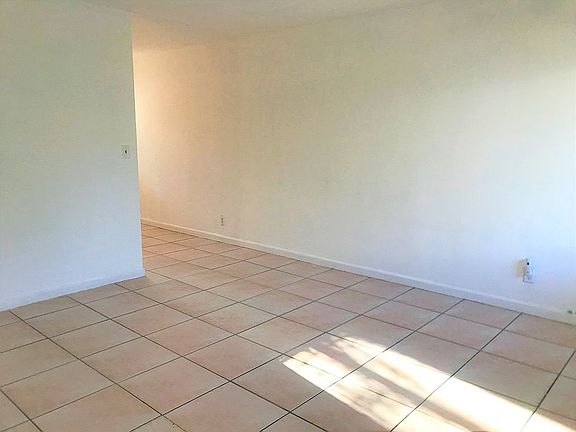3rd image of 615 35th St APT B