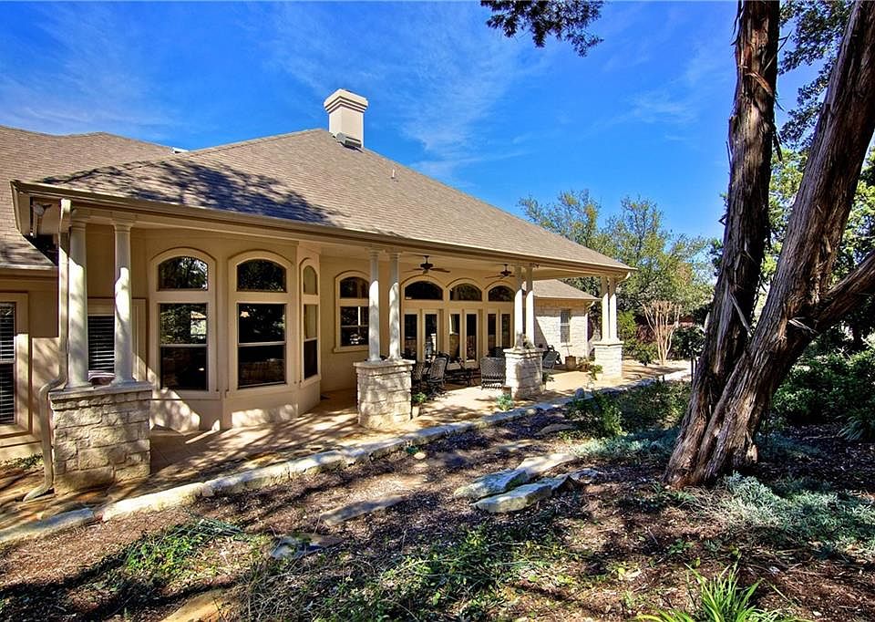1st image of 212 Clubhouse Dr