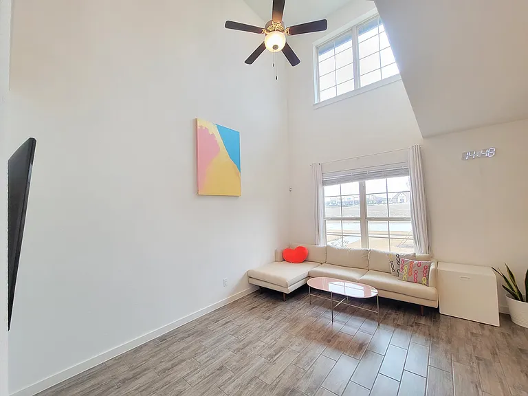 3913 Crown Ave — Photo 3