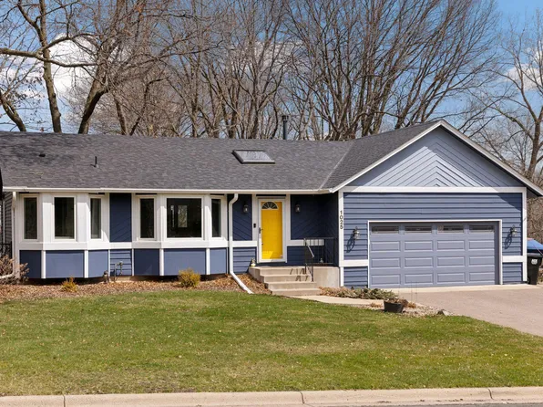 1025 Chatsworth Pl, Shoreview, MN 55126
