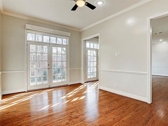4th image of 6734 Vanderbilt St #8