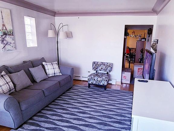 3rd image of 3247 N Ozark Ave