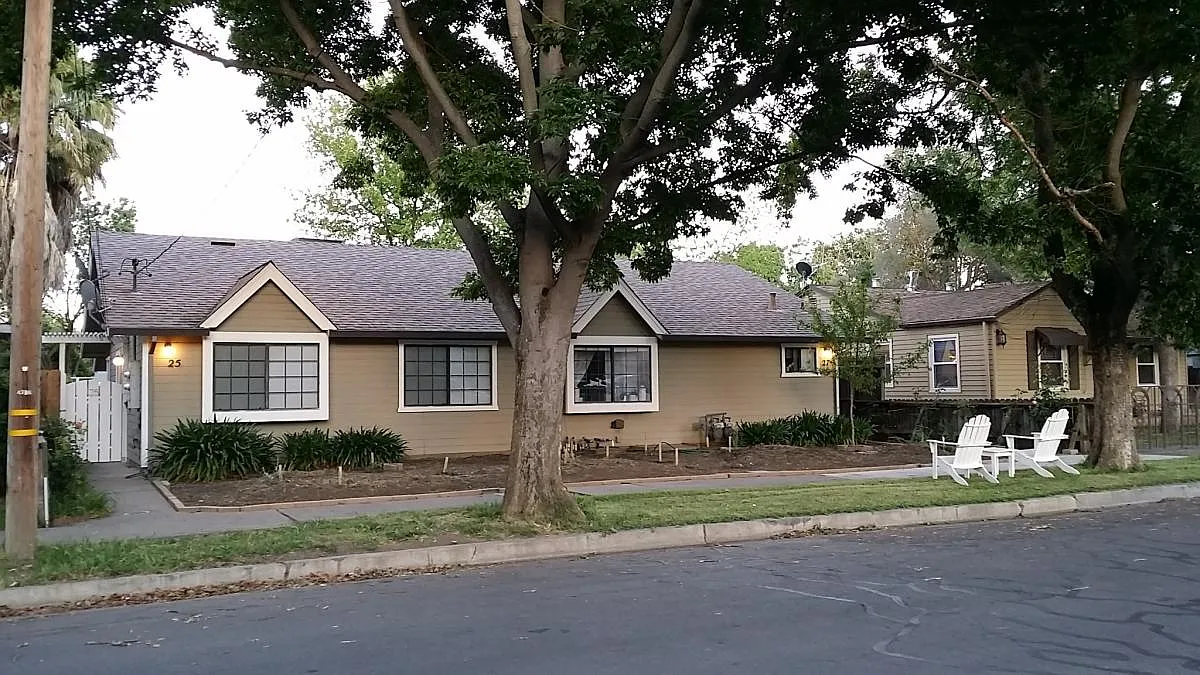2 bed, 1000 sqft, $1,850 — Photo 2