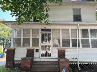 211 Cedar St, Davenport, IA