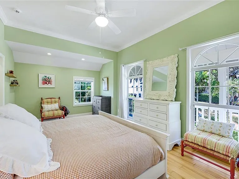203 San Mateo Dr — Photo 16