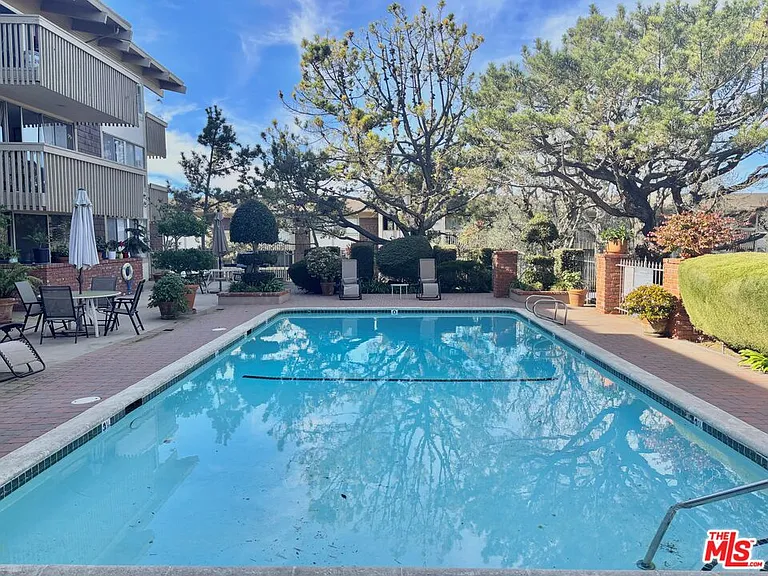 6526 Ocean Crest Dr #102 — Photo 20