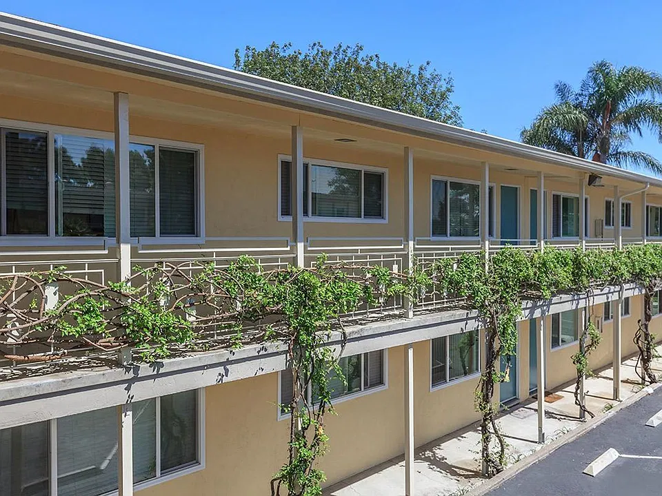 Paradise Palms Apartments