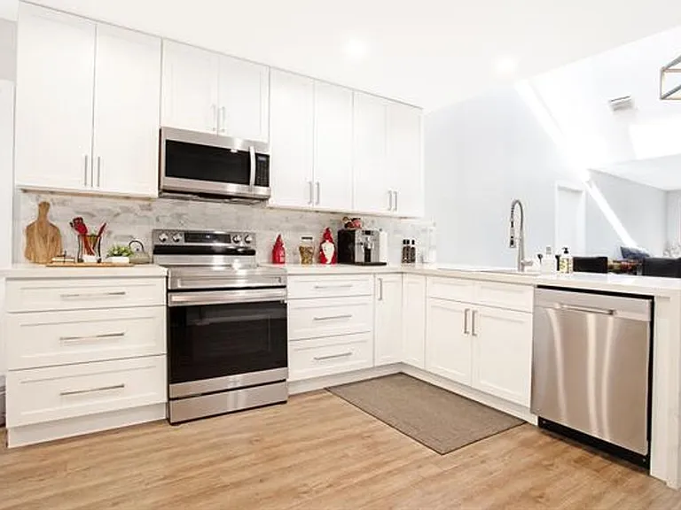 10048 SW 16th St #10048 — Photo 7