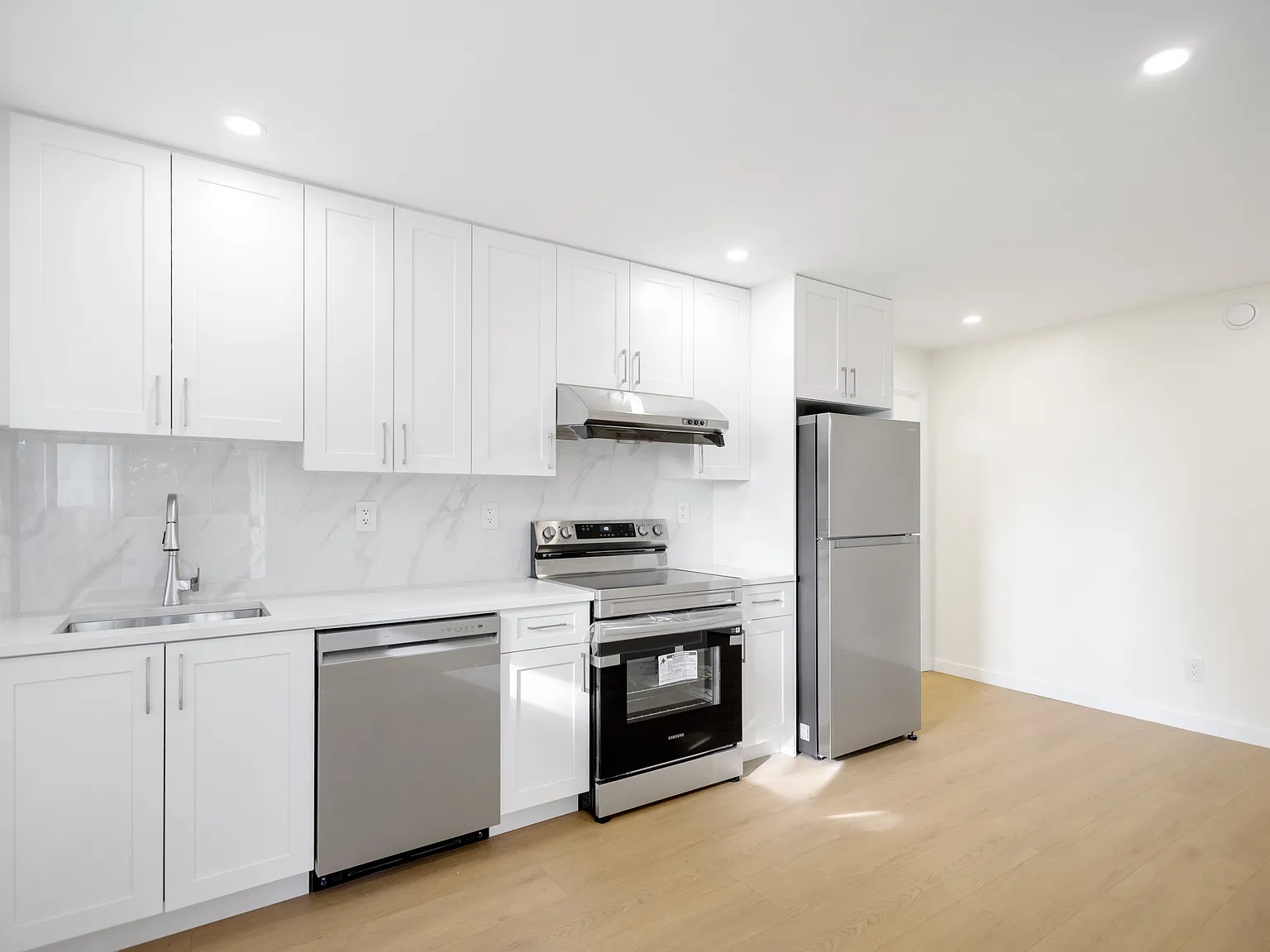 2 bed, 800 sqft, $2,600 — Photo 2