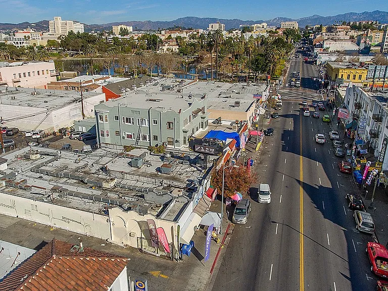 MacArthur Park Apartments — Photo 29