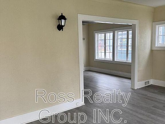 3rd image of 1420 Addington Rd