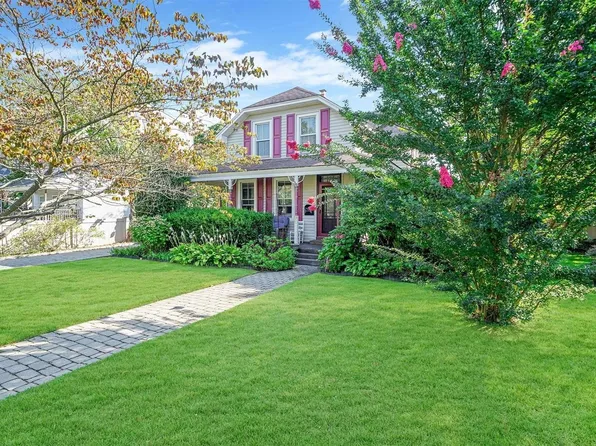 95 Grant Avenue, Islip, NY 11751