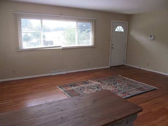 4th image of 1322 Chimes Blvd
