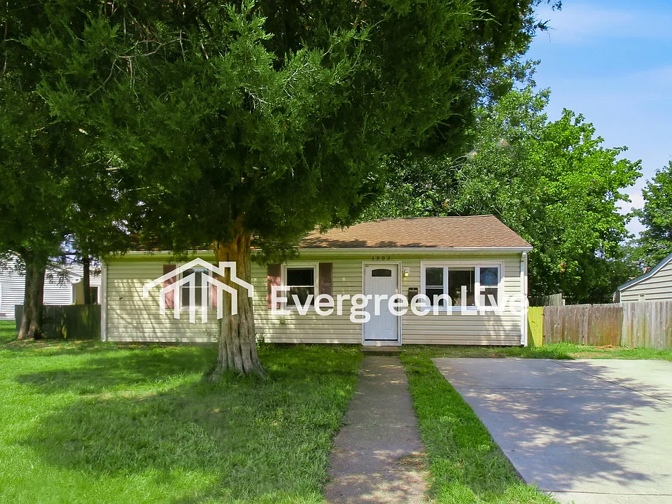 1903 Andrews Blvd