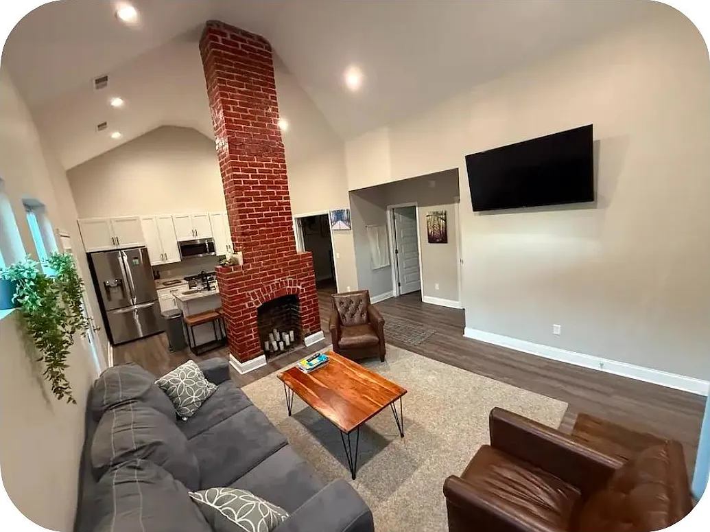 511 W Bell Ave — Photo 4