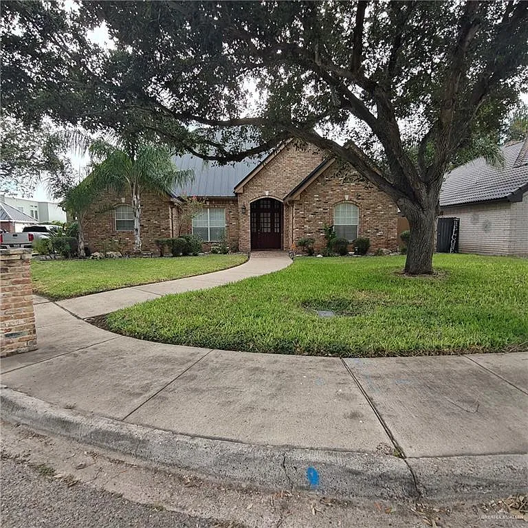 4 bed, 3.0 bath, 2555 sqft, $2,600 — Photo 1