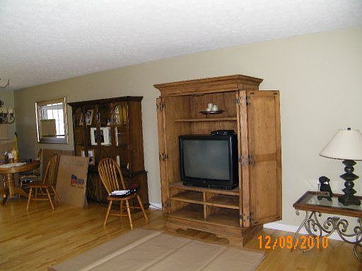 2nd image of 7415 Foxglove Ln