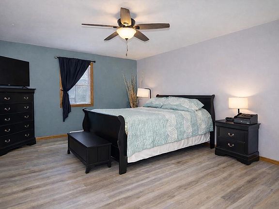 3rd image of 810 North High Street