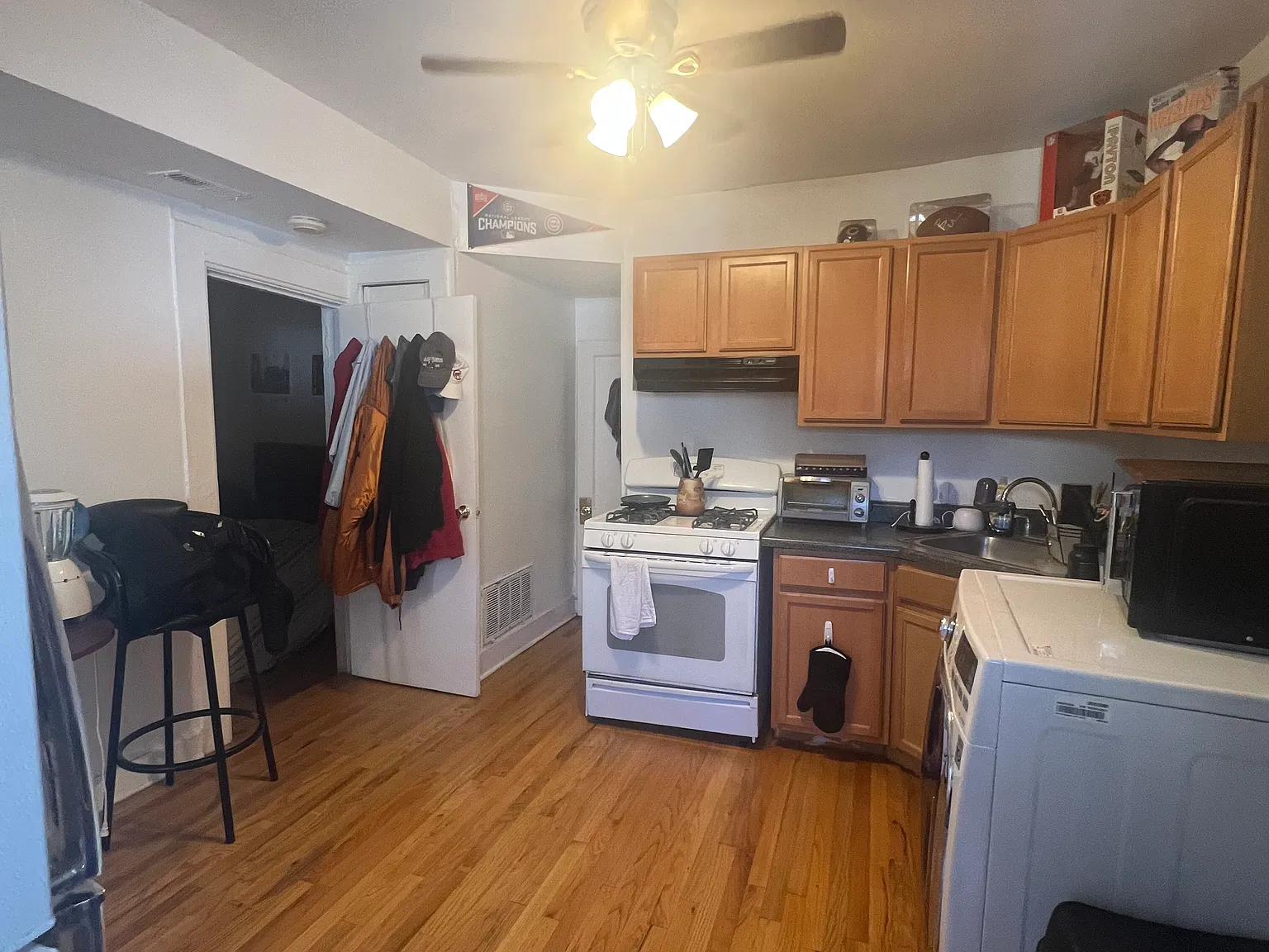 3006 N Sheffield Ave — Photo 2