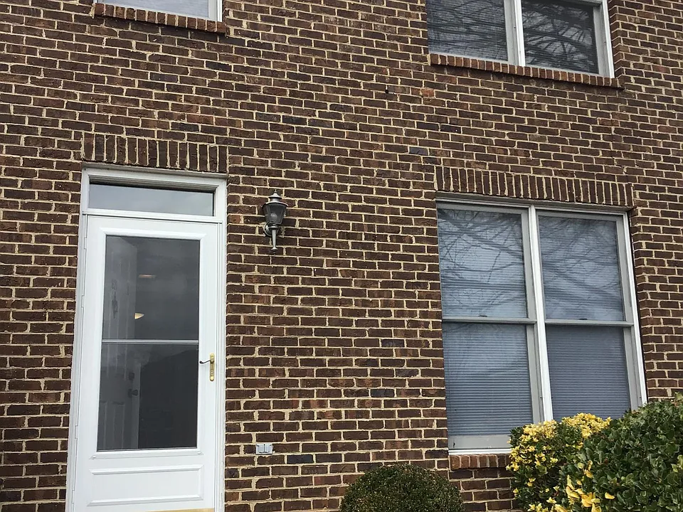 633 Johnson Ave NW #6