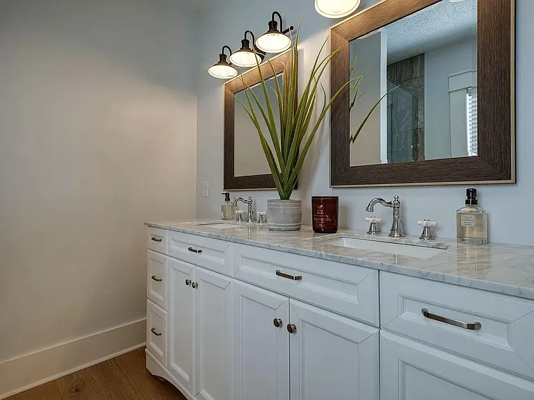 2215 Lindell Ave — Photo 11