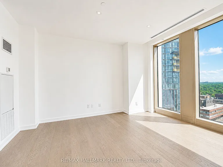 1315 Bay St #1901 — Photo 6