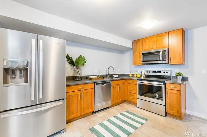 4625 S Hudson St #B — Photo 1