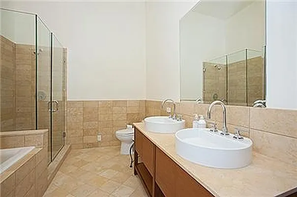 Rented by Nest Seekers International | media 4