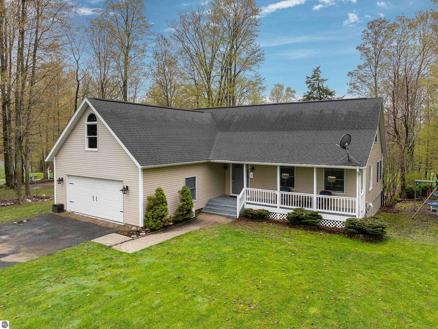 3055 White Tail Dr