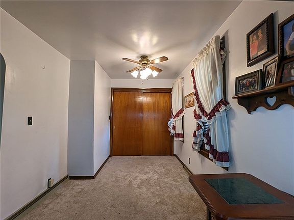 4th image of 215 Frederick St