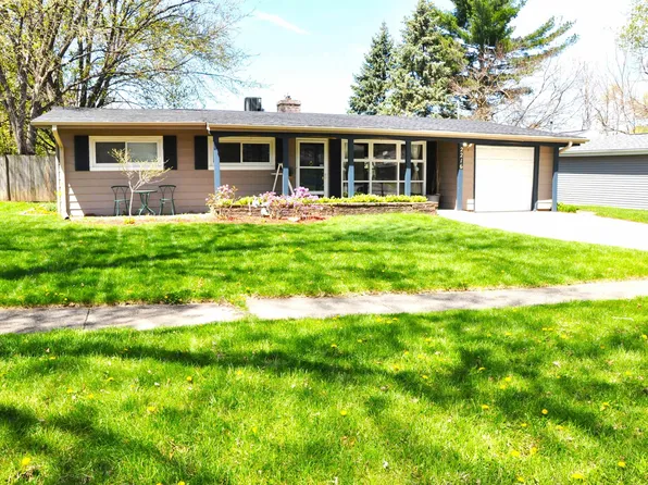2216 Spring Brook Ave, Rockford, IL 61107