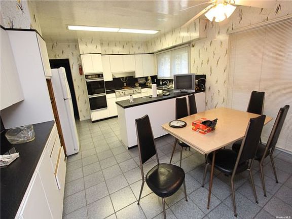 3rd image of 8226 190th St