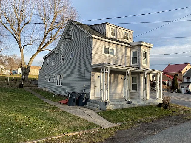 11 Railroad St — Photo 1