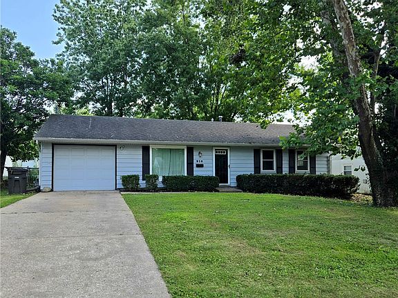 2nd image of 910 Hillside Dr