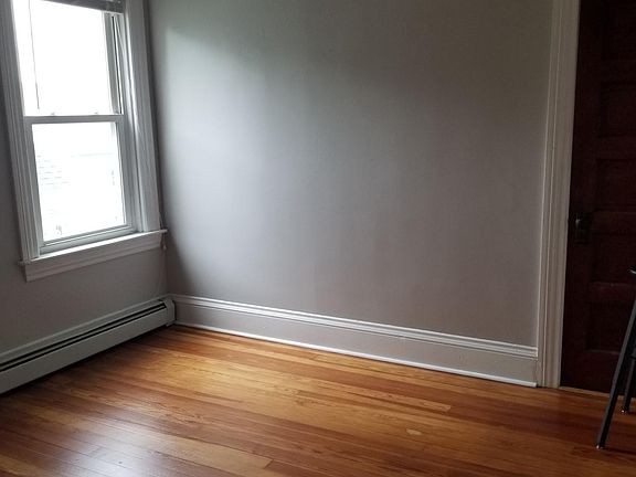 4th image of 59 Woodbine St
