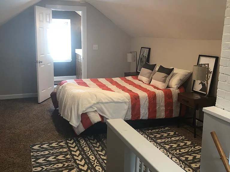Second floor suite with en-suite bathroom.
