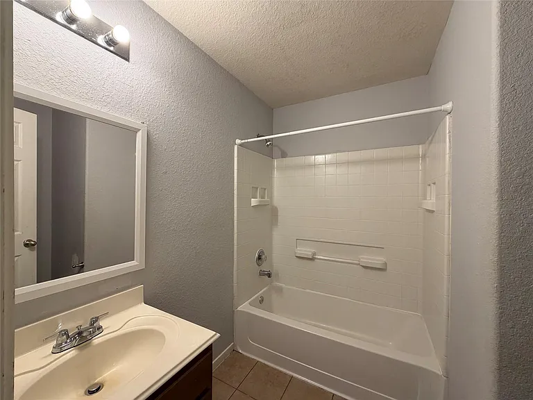8023 Clover Leaf Dr — Photo 29