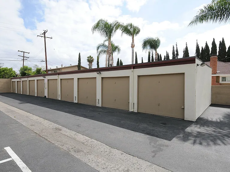 Countryside Townhomes Apartments — Photo 1