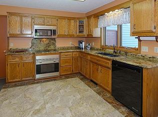 9174 Pinehurst Rd, Woodbury, MN 55125