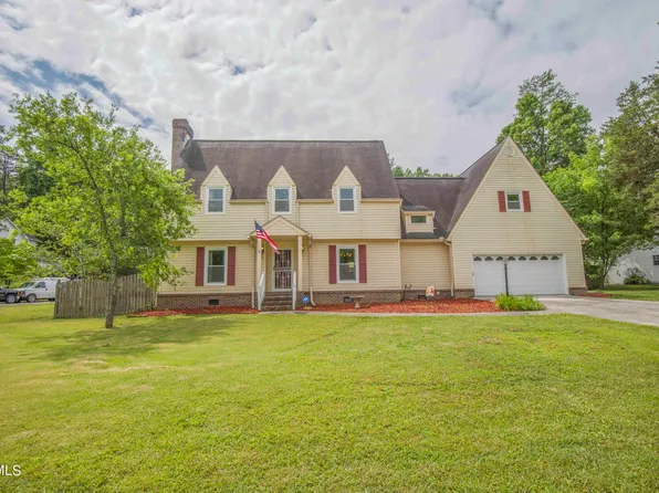 121 Heritage Dr, Oak Ridge, TN 37830