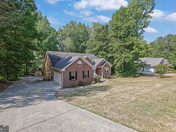3rd image of 2465 Chandler Rd