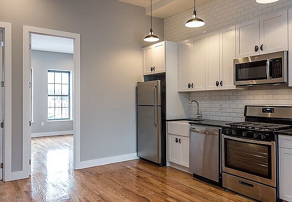 4th image of 465 Rogers Ave #3